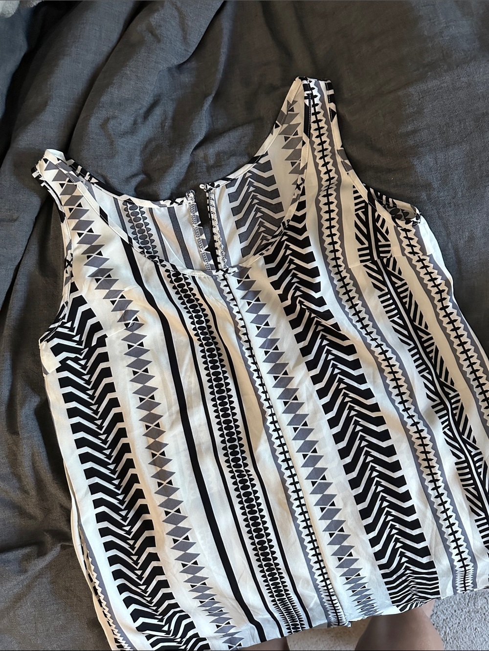Women’s Black & White Patterned Wide-Leg Jumpsuit